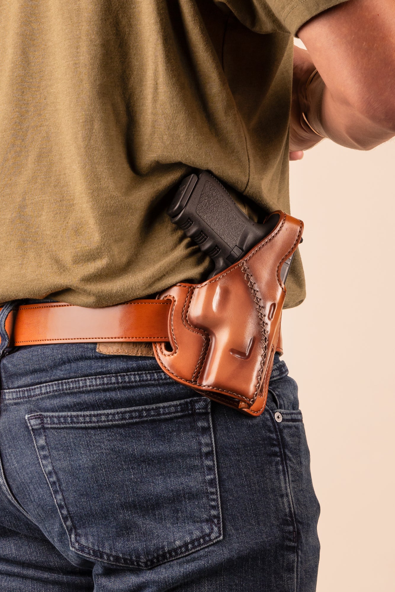 バンビ Discover Superior Quality with the Shadow® II Holster